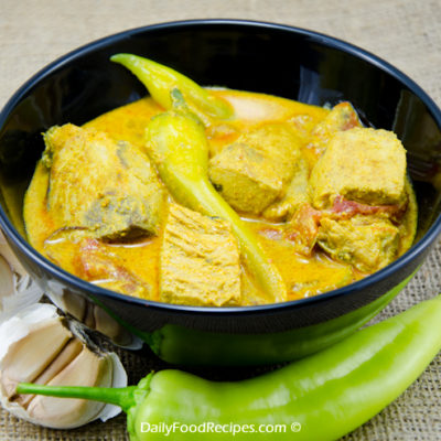 Sri Lankan Fish Curry (Malu Hodhi)
