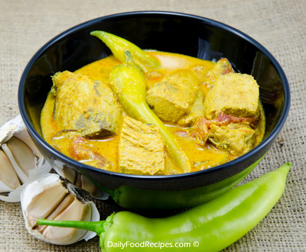 Sri Lankan Fish Curry (Malu Hodhi)